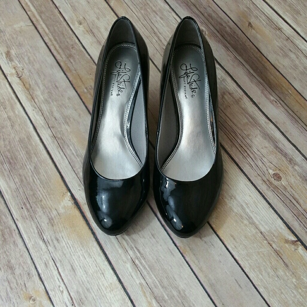 Lifestride black pump